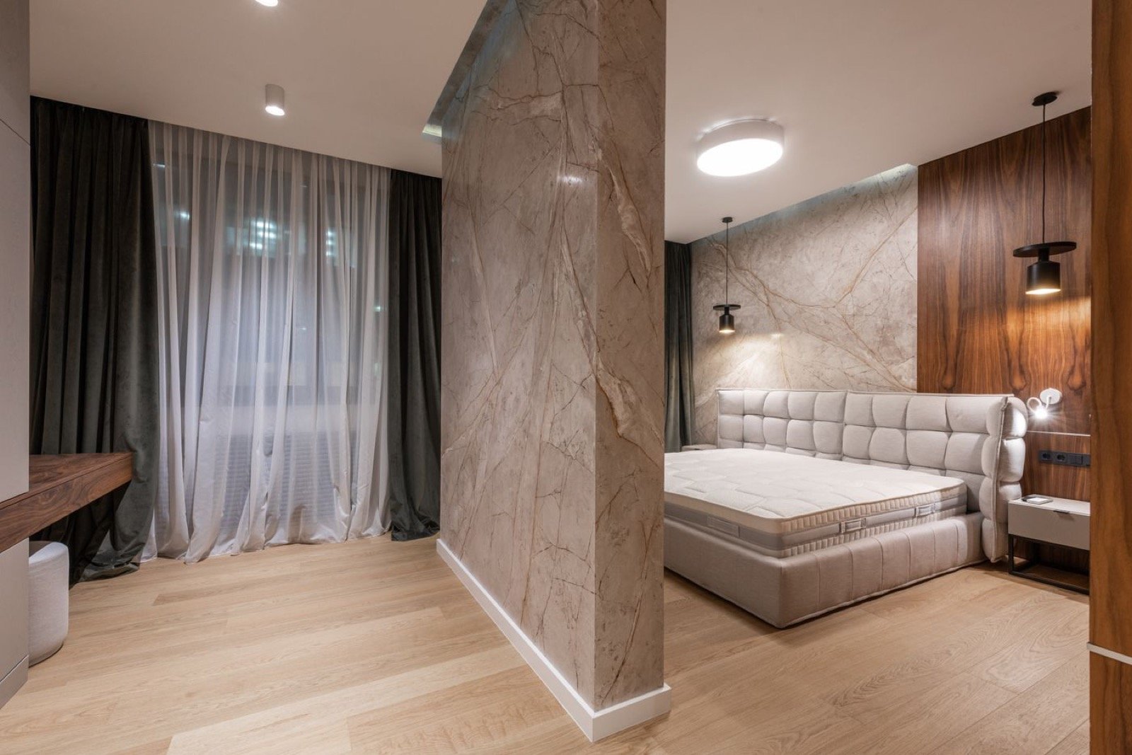 Marble feature wall in a bedroom